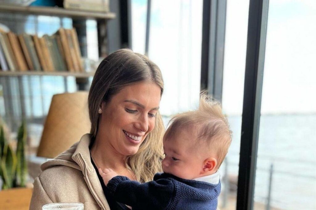 Bia Feres comemora fim de amamentação