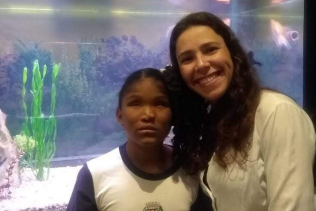 Criança se sente inspirada pela professora