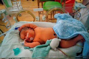 Mulher deu à luz bebê com quase 7 kg no Reino Unido