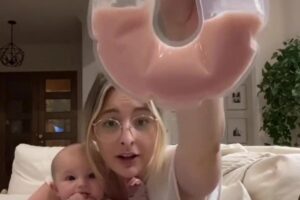 Jo Johnson Overby decidiu mostrar para os usuários do TikTok a cor pouco usual do leite materno