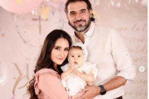 Dulce Maria ao lado da filha e do esposo