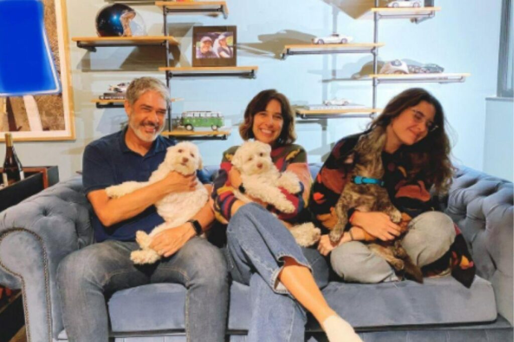 William Bonner e esposa resgatam cachorro na estrada e decidem adotá-lo