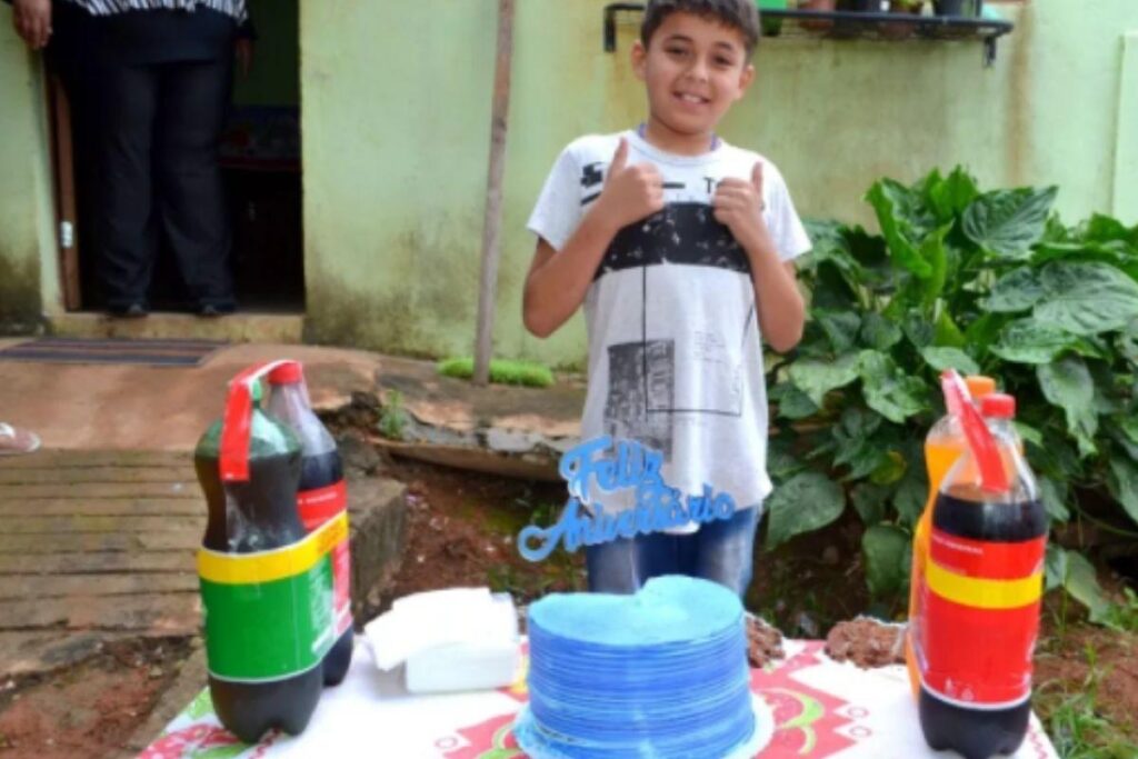 Criança ganha festa surpresa de aniversário da Guarda Municipal e Corpo de Bombeiros, de Itajubá, MG