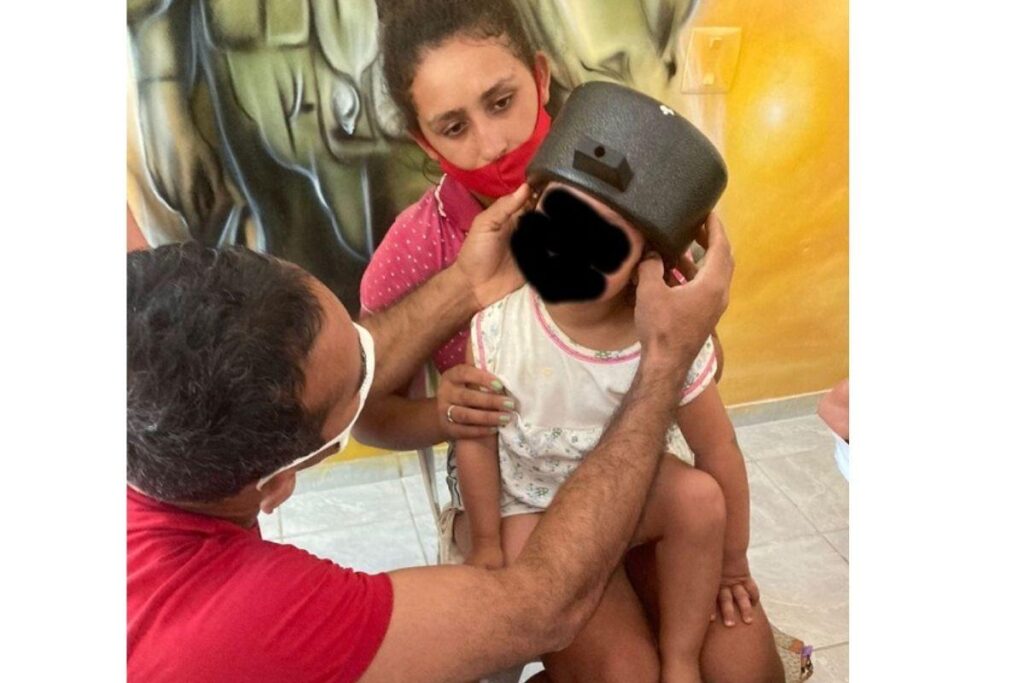 Menina fica presa em panela de pressão (