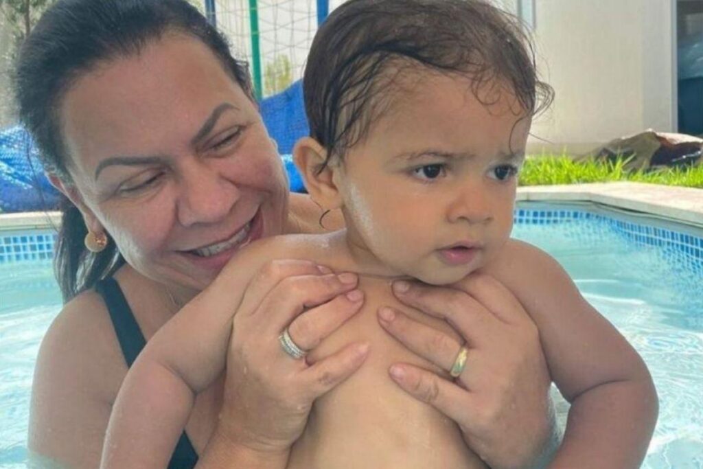 Filho de Marília Mendonça brincando de bola