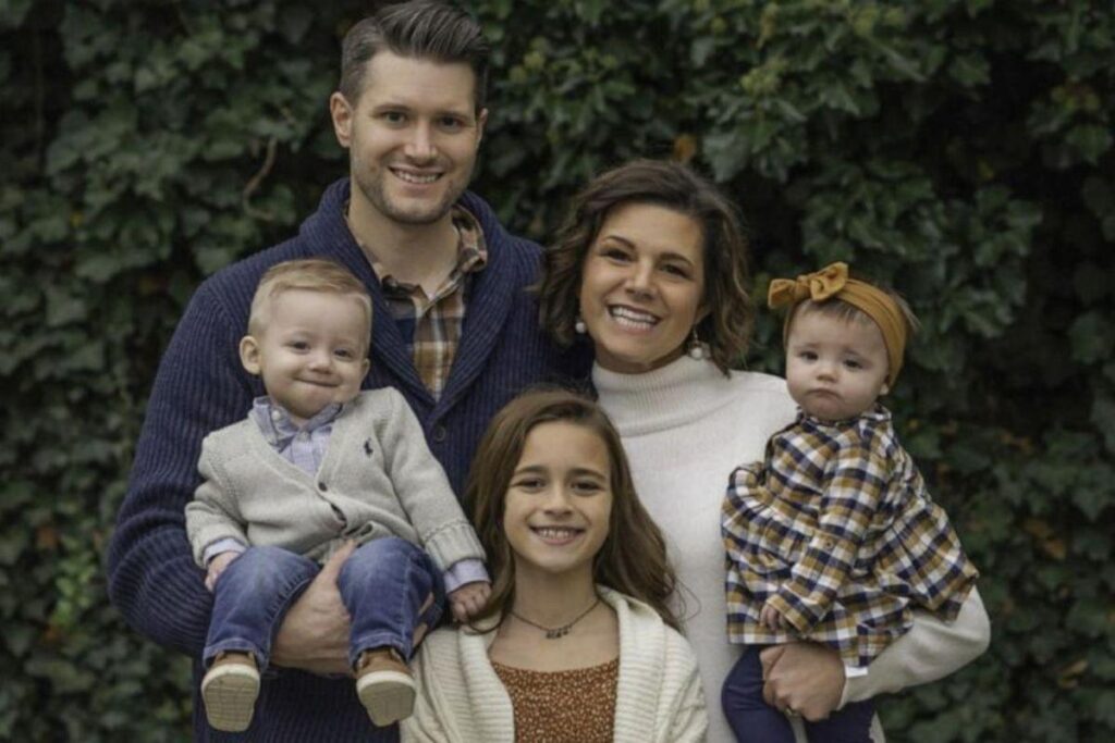 O casal explicou todo o processo que passaram para registrar os gêmeos