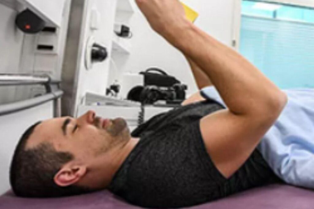 Nasa convida voluntários para dormir de cabeça para baixo por 70 dias