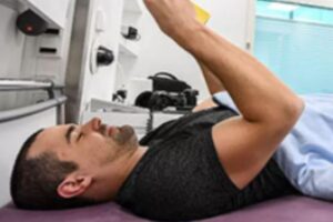 Nasa convida voluntários para dormir de cabeça para baixo por 70 dias