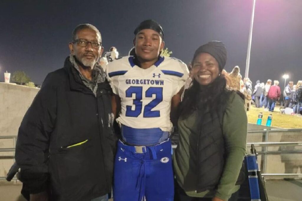 Mesmo em tratamento contra o câncer, o pai faz de tudo para não perder nenhum jogo do filho