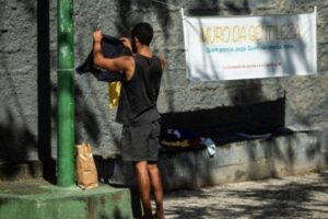 Helena Maria Cabral foi uma das beneficiadas pelo Muro da Gentileza