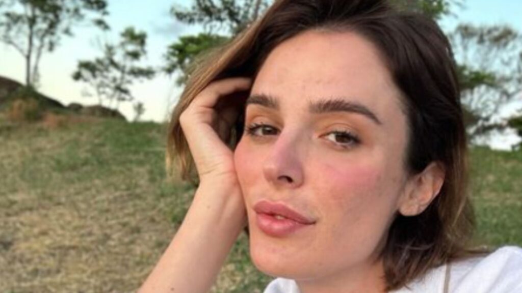 Rafa Brites mostra barriga grávida em SPFW