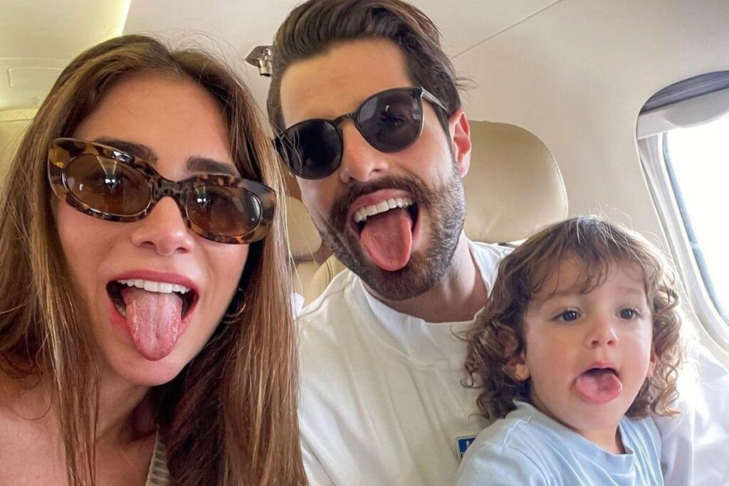 Alok ao lado dos filhos em jatinho particular