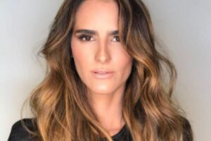 Marcella Fogaça mostra pequeno arranhão que recebeu das filhas