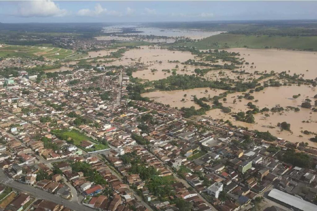 Barragem de Iguá se rompe na Bahia