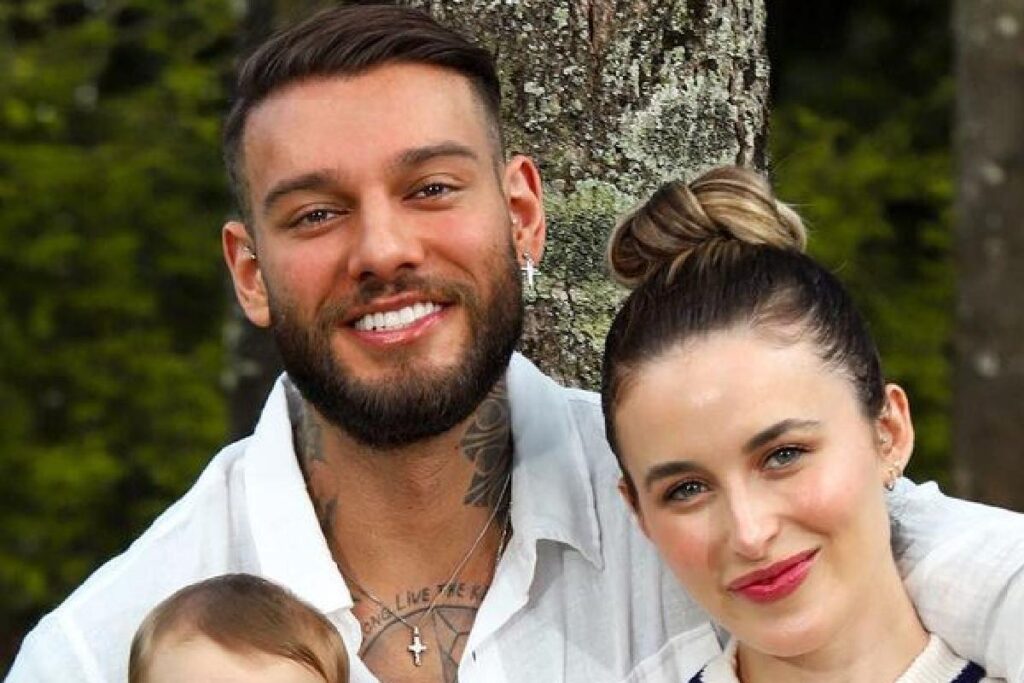 O bolo recebeu uma decoração natalina!