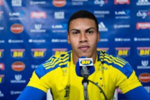 Jogador compra apartamento para a mãe