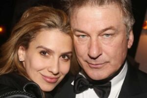 Alec Baldwin colocou a roupa de Papai Noel para aproveitar com os filhos o Natal