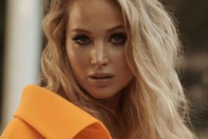 Grávida do primeiro filho, Jennifer Lawrence mostra gravidez em tapete vermelho de seu novo filme