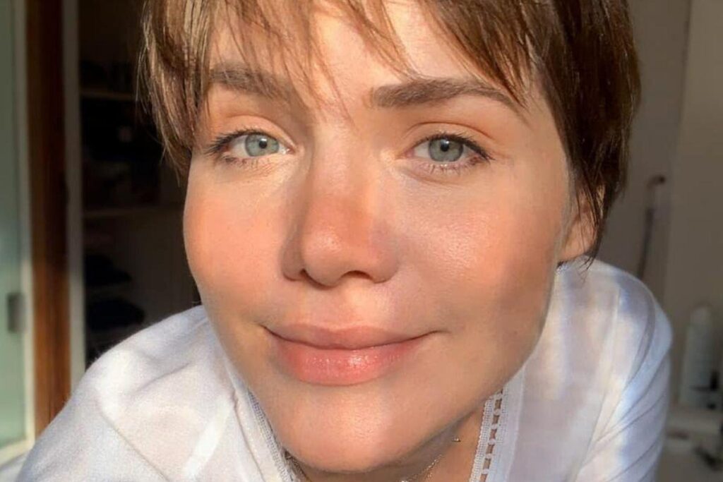 Leticia Colin comemora os 32 anos ao lado de família e amigos: “Tem sempre uma mão estendida para mim”