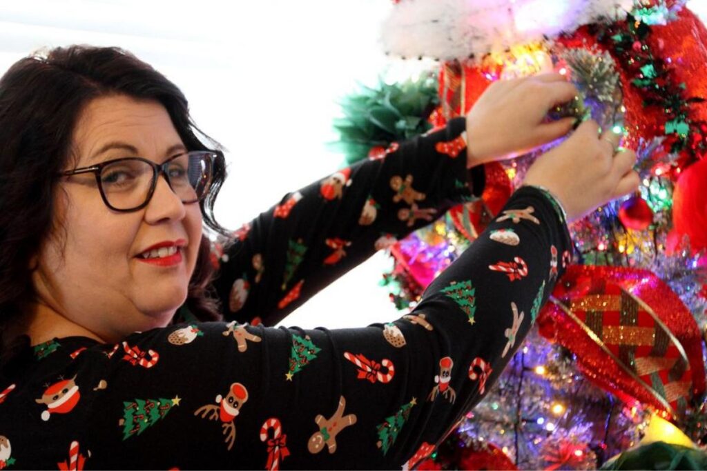 As árvores foram decoradas de acordo com cada festividade ao longo do ano