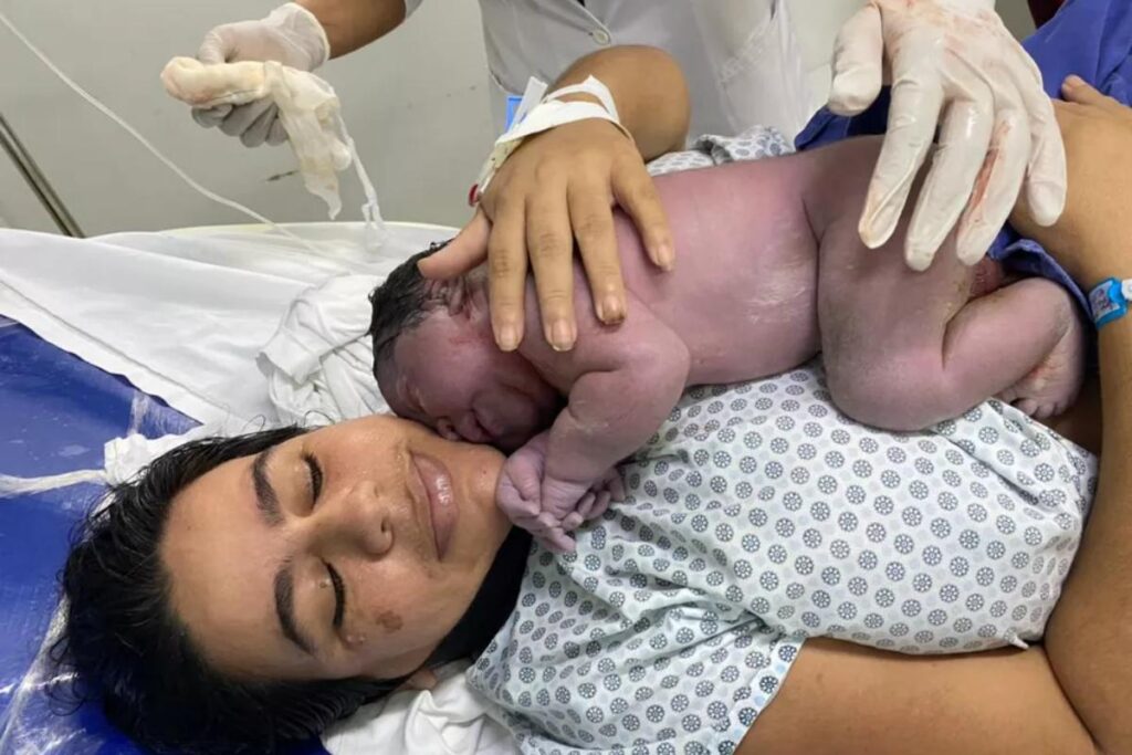 O bebê surpreendeu os médicos pelo peso