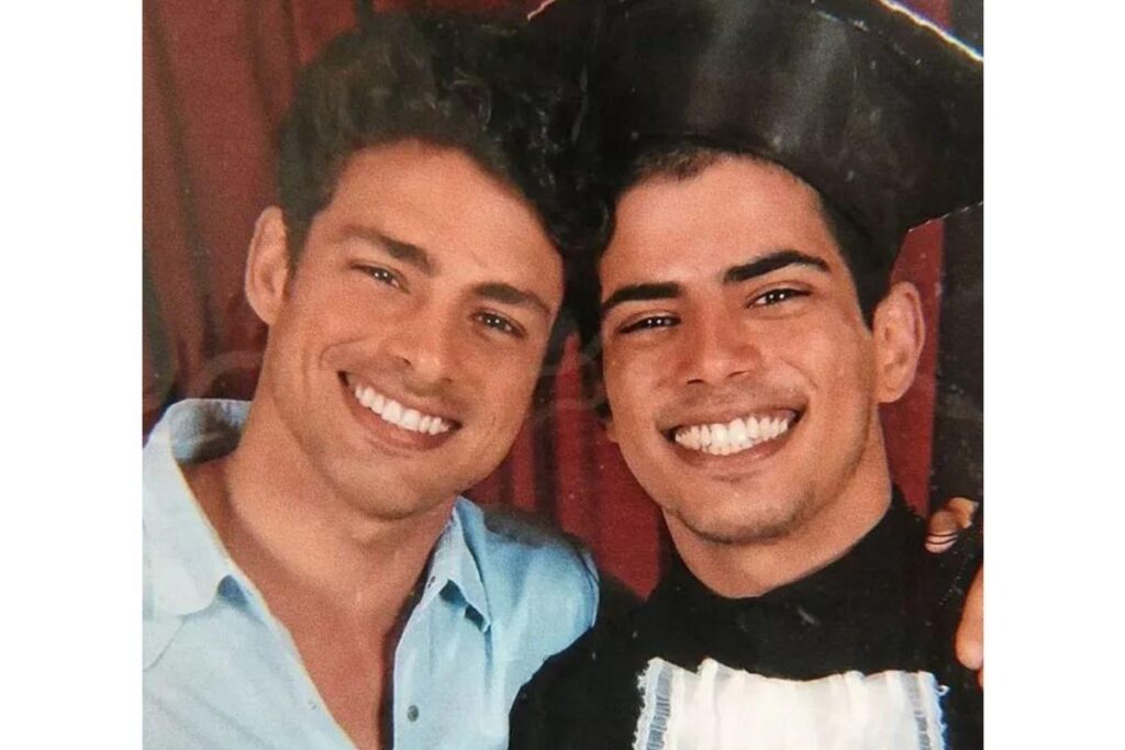 Cauã Reymond fala sobre experiência de contracenar com o irmão, Pável: “Era um desejo da nossa mãe”