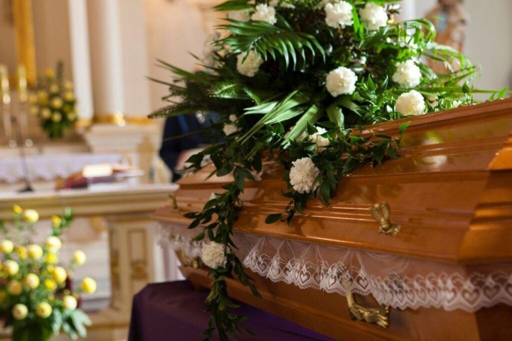 Andy chama a mãe de desrepeitosa em discurso