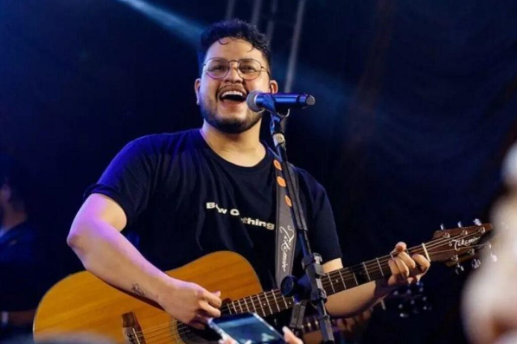Cantor Maurílio morre aos 28 anos em hospital em Goiânia