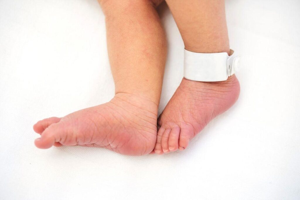 Após 3 paradas cardíacas, a bebê voltou a viver