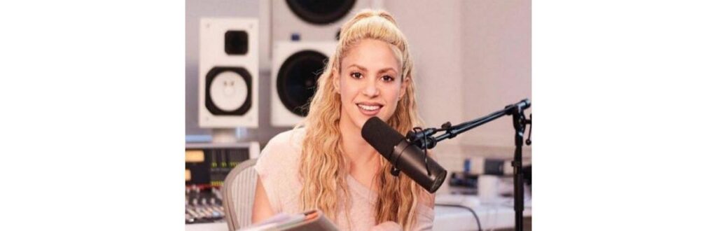 Shakira e o caçula, Sasha, em estádio do Miami Heat