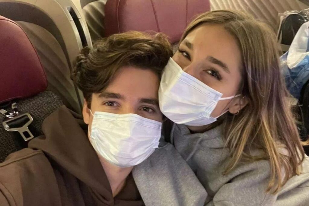 João Figueiredo e Sasha Meneghel ao lado da família dele