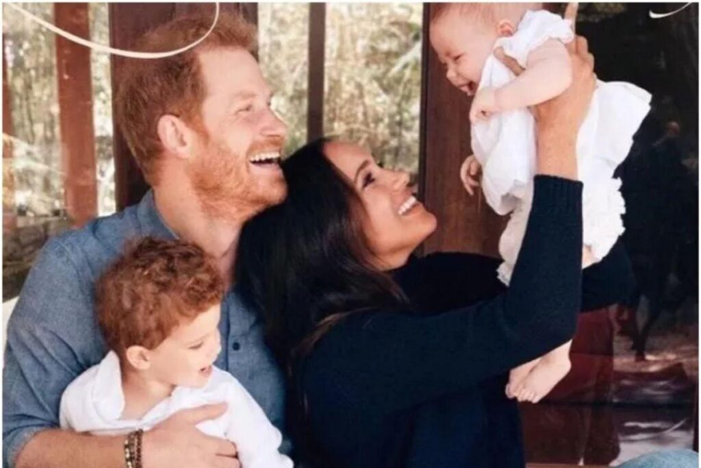 Harry e Meghan Markle com os filhos