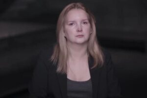 Elize Matsunaga saiu da penitenciária com um coração na mão e deu um recado para a filha