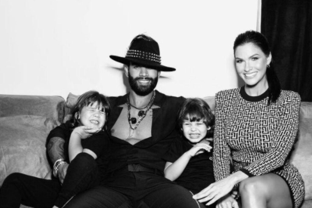 Filhos de Gusttavo Lima aparecem no show do pai