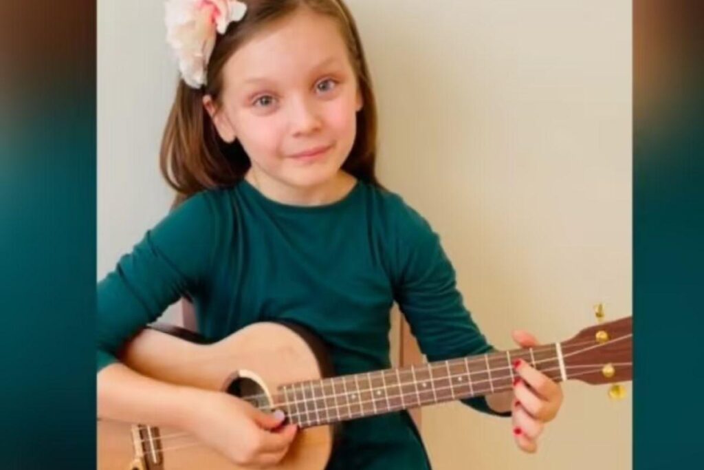 Menina Toca Bach no Ukulele