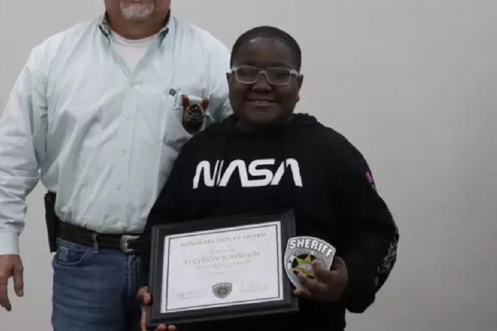 Um menino salvou duas pessoas no mesmo dia e foi reconhecido pelas autoridades locais