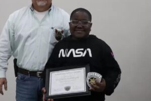 Um menino salvou duas pessoas no mesmo dia e foi reconhecido pelas autoridades locais