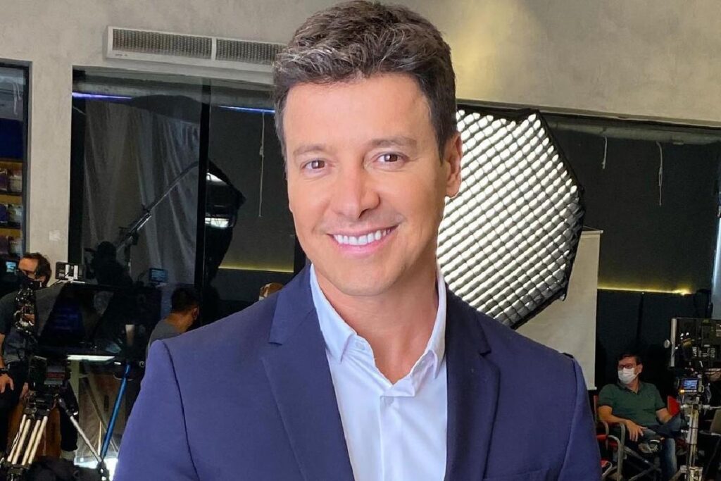 Rodrigo Faro fez uma brincadeira com uma suposta decoração de Natal que ele montou na casa da família