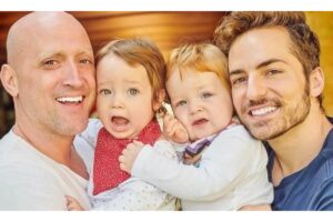 Thales Bretas compartilha foto dos filhos no aeroporto: “Férias modo on”