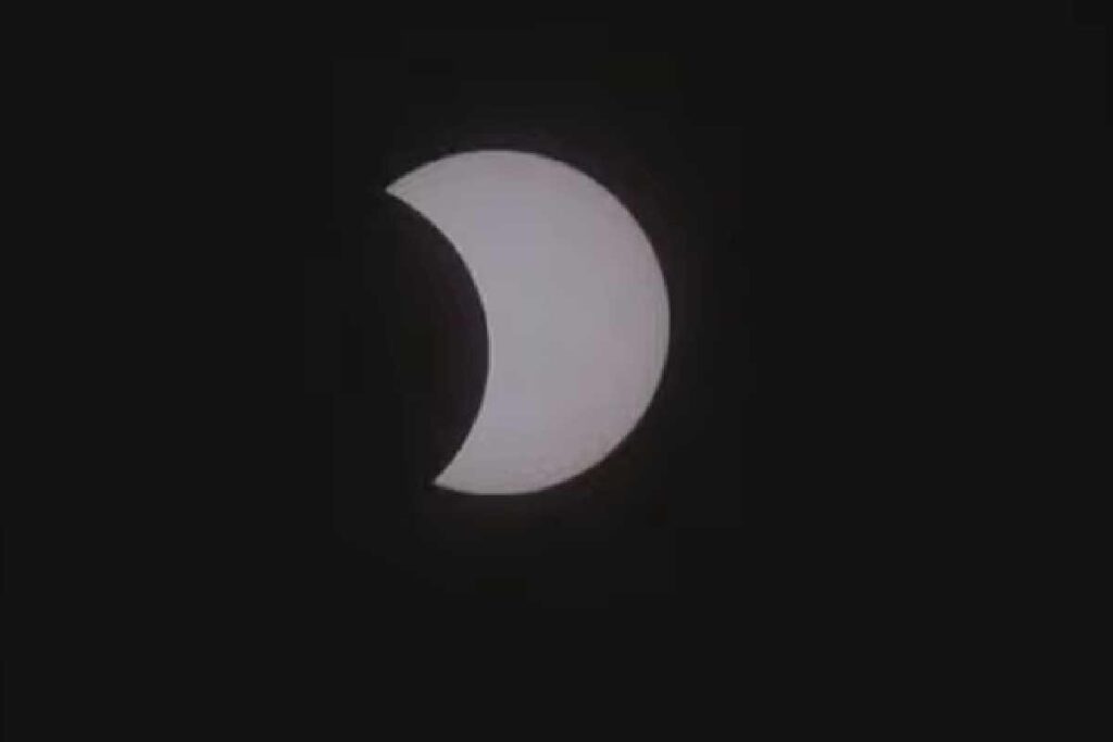 O eclipse solar total pôde ser visto da Antártica e foi filmado pela NASA