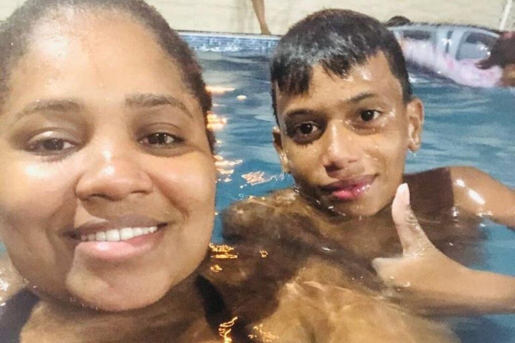 O menino foi baleado enquanto brincava no Réveillon