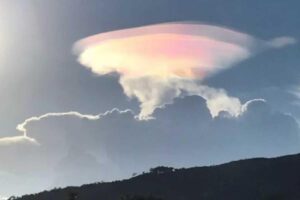 O fenômeno de nuvens iridescentes aconteceu em Goiás no sábado, 22 de janeiro