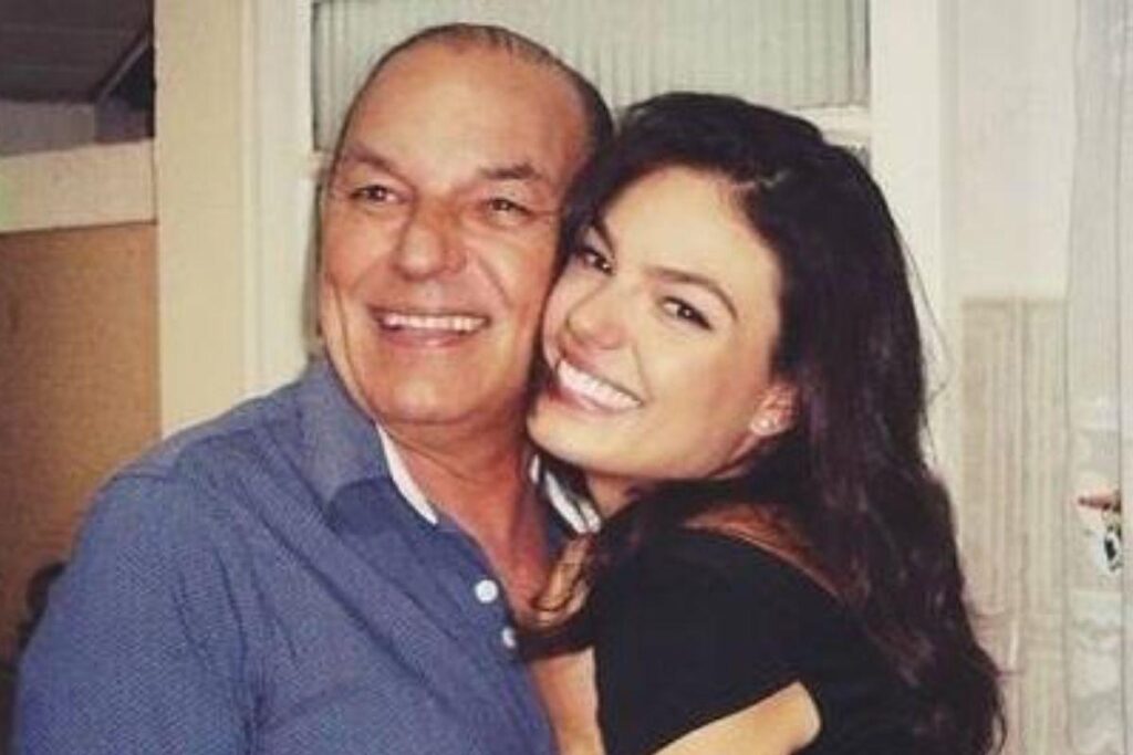 Isis Valverde lamentou a perda do pai