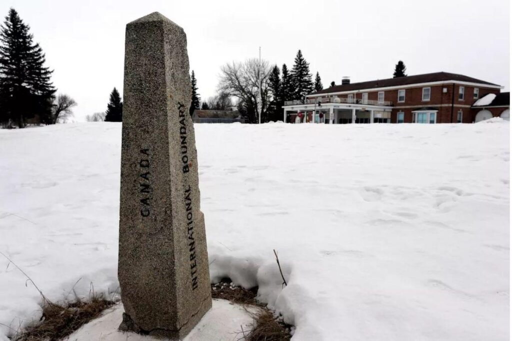 As vítimas teriam sido reféns de traficantes de pessoas, segundo informações