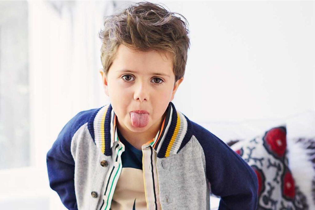 Pode ser que seu filho tenha comportamentos durante a infância que você esperava ver apenas quando ele chegasse na adolescência