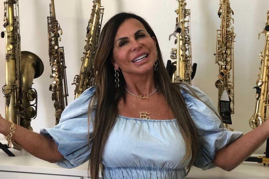 Primeira eliminada do The Masked Singer, Gretchen diz que não contou para a família que estava no programa