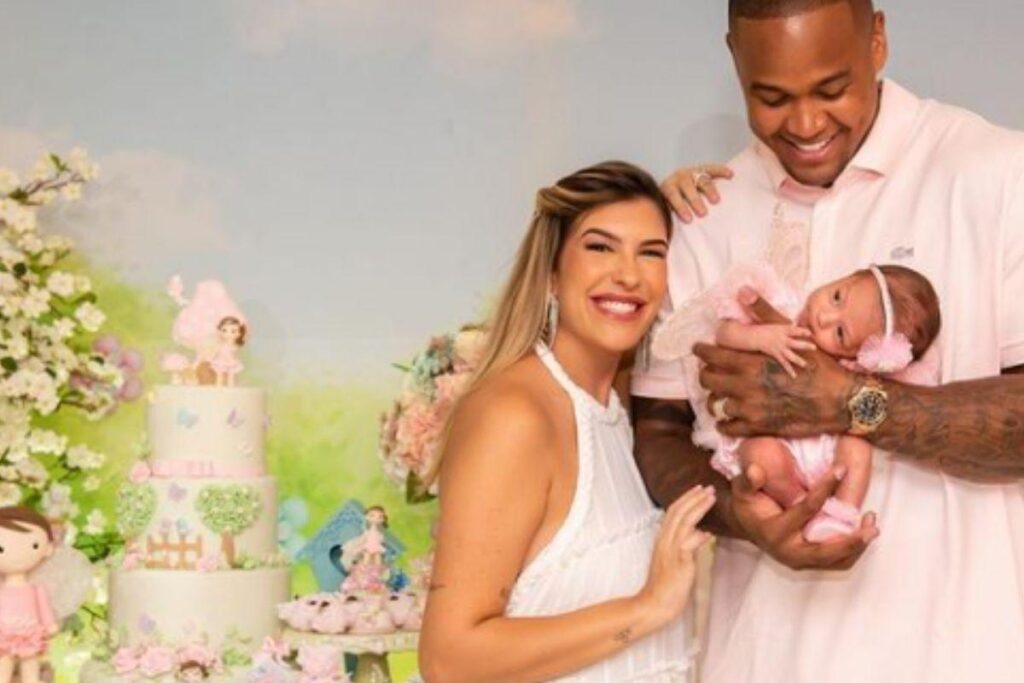 Lore Improta mostrou a semelhança de Leo Santana com a filha Liz