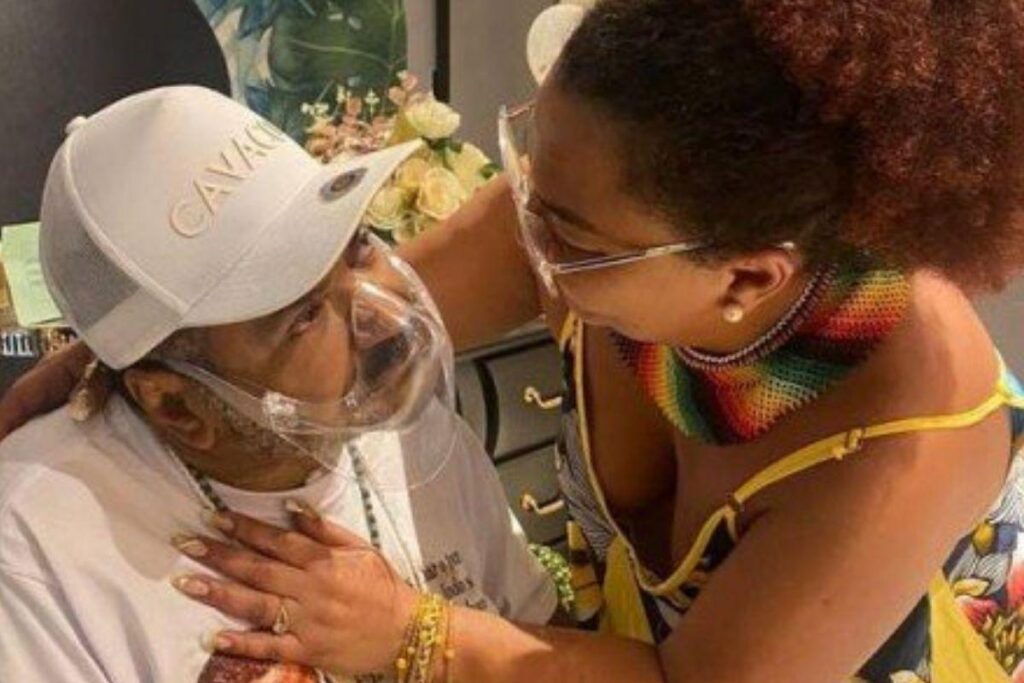 Arlindo Cruz e Barbara Cruz trocaram olharem apaixonados