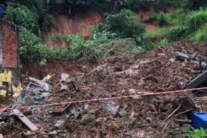 A mãe foi resgatada com vida