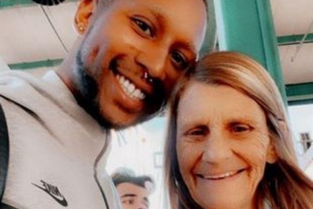 Alcorão tem 24 anos e Cheryl tem 61